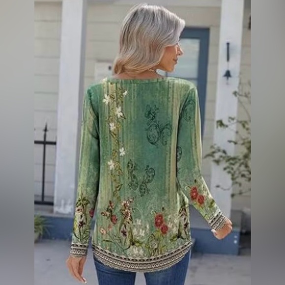 NWT Green Floral V-Neck Long Sleeve Top - Picture 2 of 6